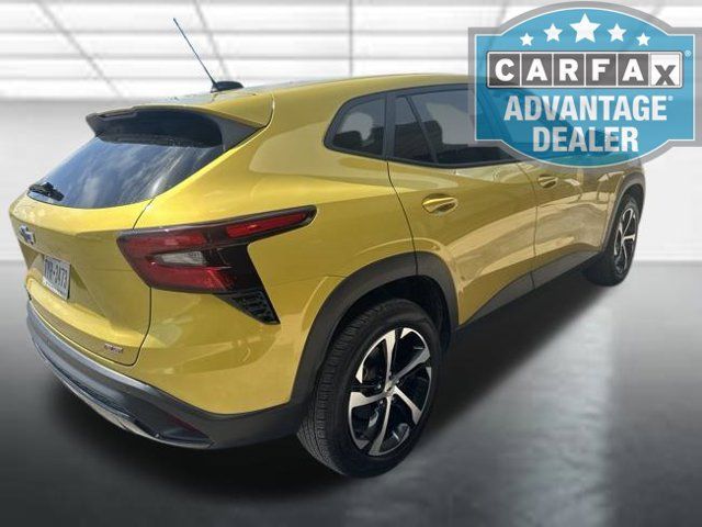 Used 2024 Chevrolet Trax RS w/ Driver Confidence Package FWD image 2