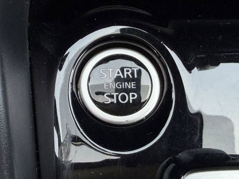 Used 2025 Nissan Versa SV FWD image 19
