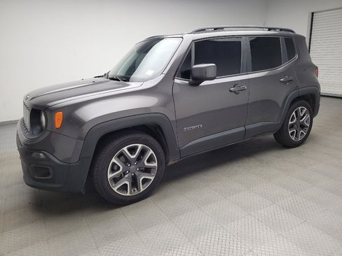 Used 2018 Jeep Renegade Latitude FWD image 2