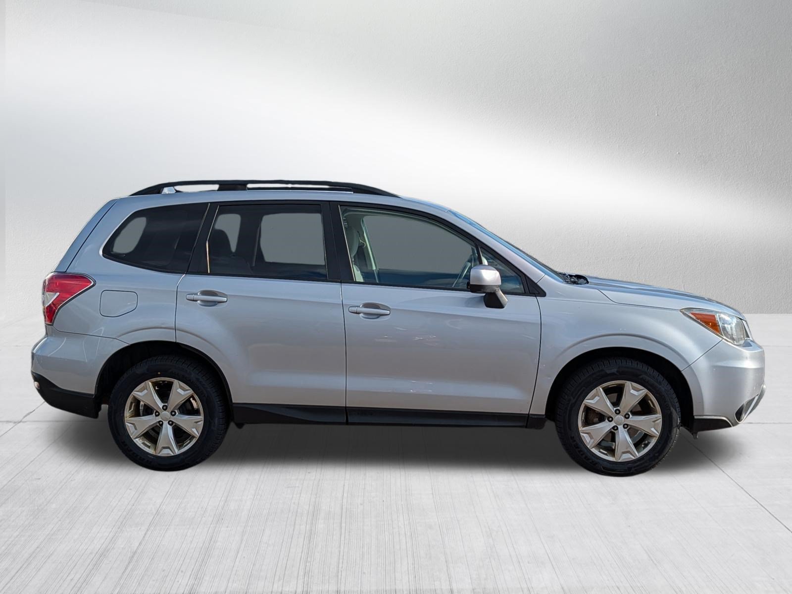 Used 2014 Subaru Forester 2.5i Premium w/ Popular Package #2 AWD/4WD image 2