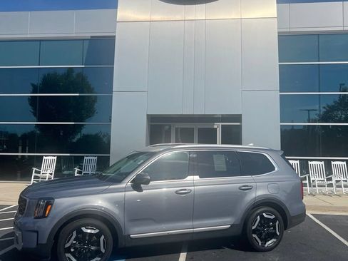 Used 2025 Kia Telluride S AWD/4WD image 2