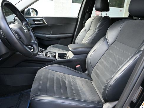 Used 2023 Mitsubishi Outlander SE image 15