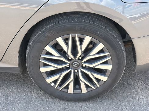Used 2025 Nissan Altima 2.5 SV FWD image 19