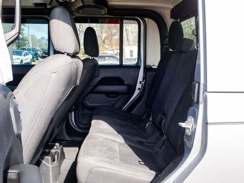 Used 2020 Jeep Gladiator Overland image 17