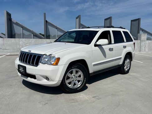 Used 2010 Jeep Grand Cherokee Limited AWD/4WD image 2