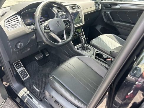 Used 2024 Volkswagen Tiguan SE R-Line FWD image 15