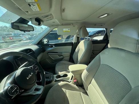 Used 2023 Kia Soul EX image 8