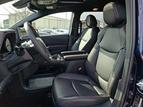 Used 2025 Toyota Sienna XSE image 14