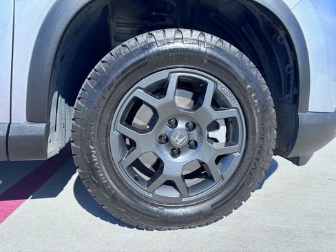 Certified 2025 Honda Pilot TrailSport image 11
