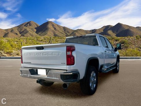 Used 2021 Chevrolet Silverado 2500 LTZ AWD/4WD image 4