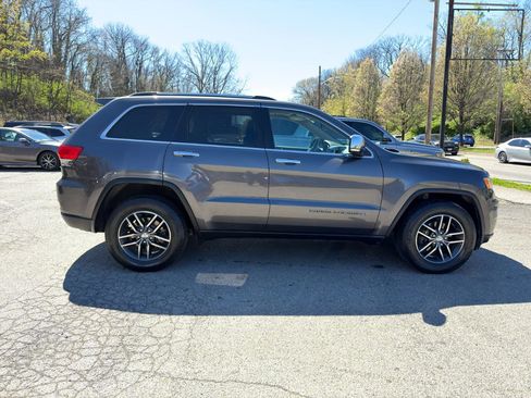 Used 2017 Jeep Grand Cherokee Limited image 4