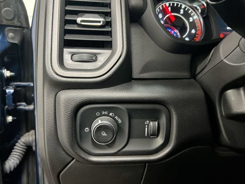 Used 2024 RAM 2500 Tradesman w/ Chrome Appearance Group AWD/4WD image 18
