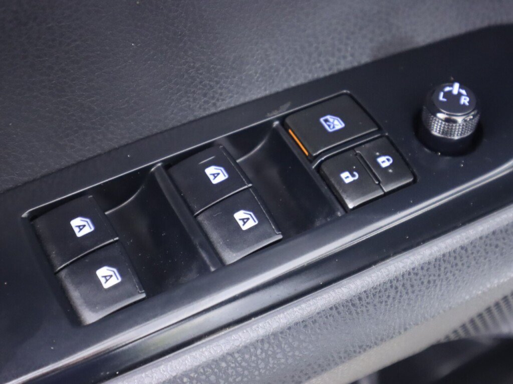 Used 2018 Toyota Camry SE w/ Audio Package FWD image 29