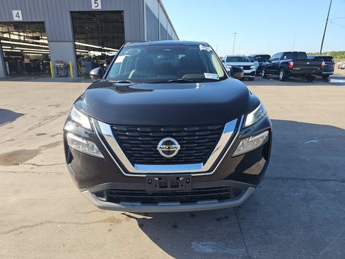 Used 2021 Nissan Rogue SV FWD image 2