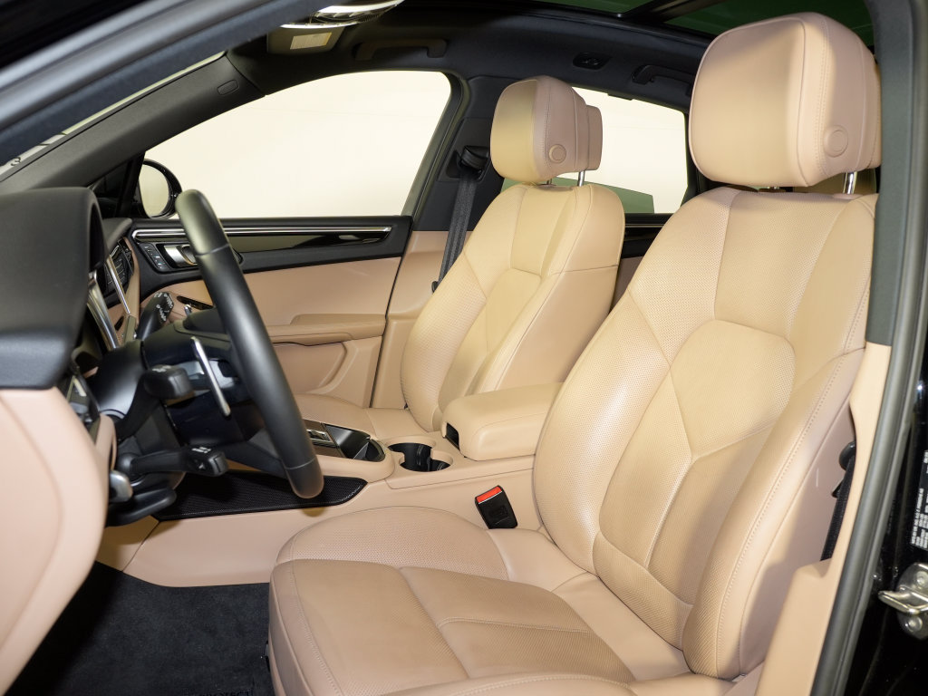 Certified 2024 Porsche Macan w/ Premium Plus Package AWD/4WD image 5