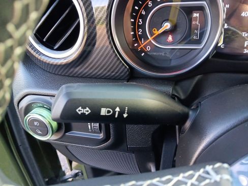 Used 2023 Jeep Gladiator Overland AWD/4WD image 17
