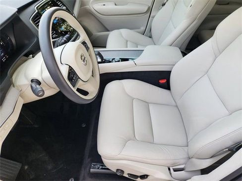 Certified 2025 Volvo XC90 T8 Plus w/ Protection Package Premier image 11