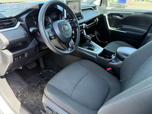 Used 2024 Toyota RAV4 XLE FWD image 12