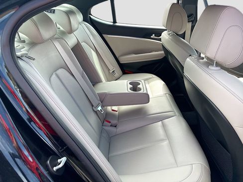 Used 2023 Genesis G70 2.0T image 26
