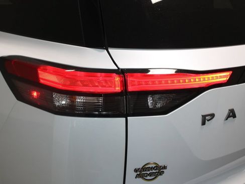 Used 2026 Nissan Pathfinder Platinum AWD/4WD image 59