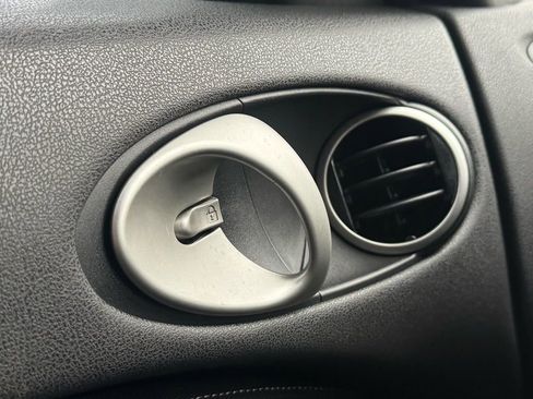 Used 2017 Nissan 370Z Coupe image 32