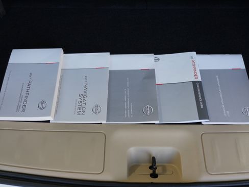 Used 2017 Nissan Pathfinder Platinum image 29