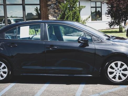 Used 2021 Toyota Corolla LE FWD image 9
