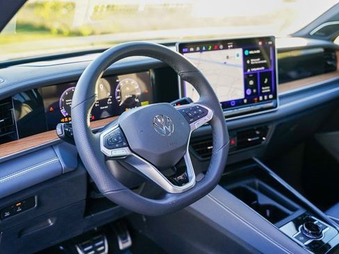 New 2026 Volkswagen Tiguan SEL R-Line image 10