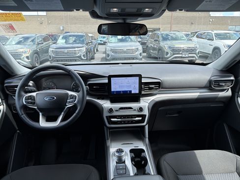 Used 2023 Ford Explorer XLT AWD/4WD image 11