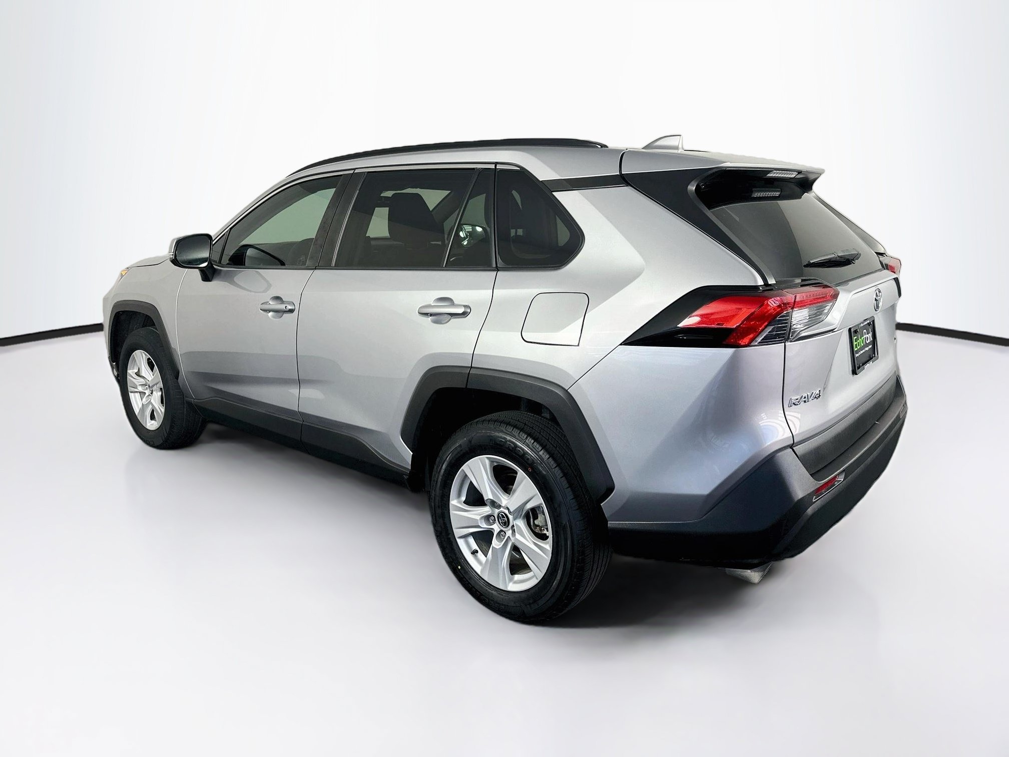 Used 2020 Toyota RAV4 XLE FWD image 5