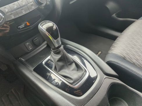 Used 2017 Nissan Rogue S image 27