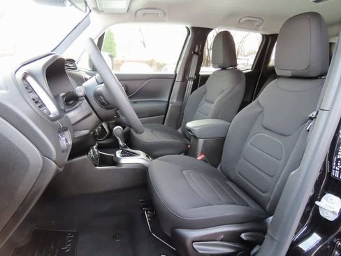 Used 2022 Jeep Renegade Latitude image 13