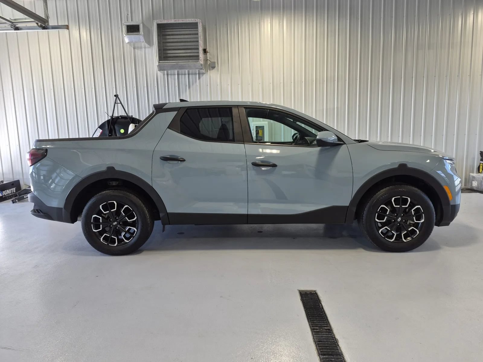 Used 2023 Hyundai Santa Cruz SE w/ Cargo Package AWD/4WD image 2