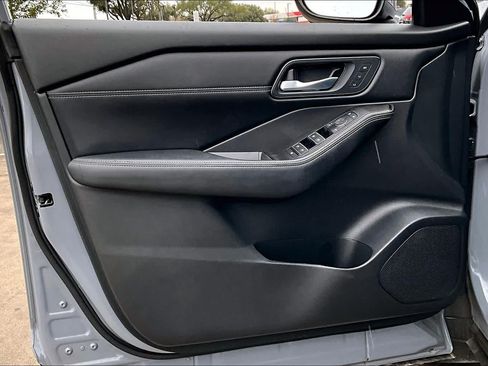 Certified 2025 Nissan Rogue SL w/ Tech Package FWD image 21