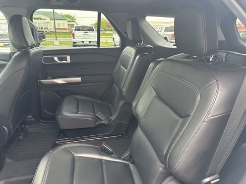 Used 2023 Ford Explorer XLT w/ Equipment Group 202A AWD/4WD image 16
