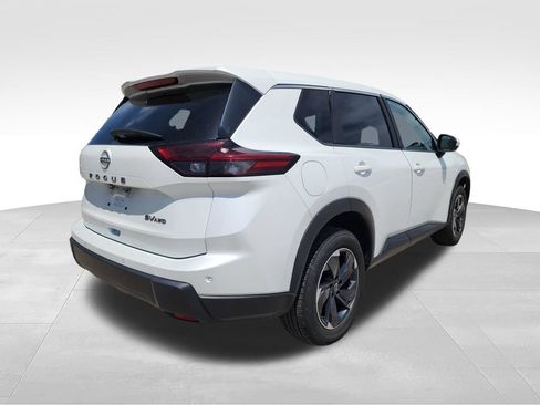 Used 2024 Nissan Rogue SV AWD/4WD image 8