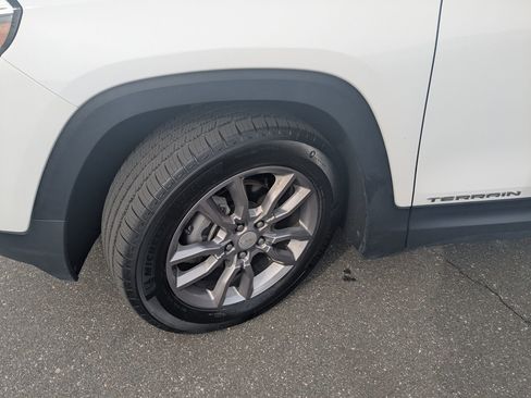 Used 2024 GMC Terrain SLT FWD image 5