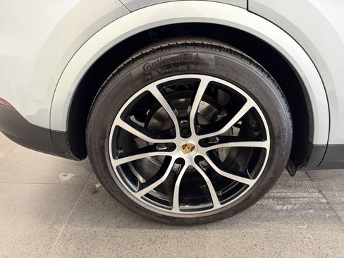 Certified 2023 Porsche Cayenne S image 12