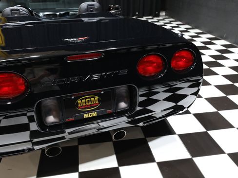 Used 2001 Chevrolet Corvette Convertible w/ Preferred Equipment Group2 RWD image 24