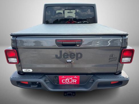 Used 2023 Jeep Gladiator Willys image 7