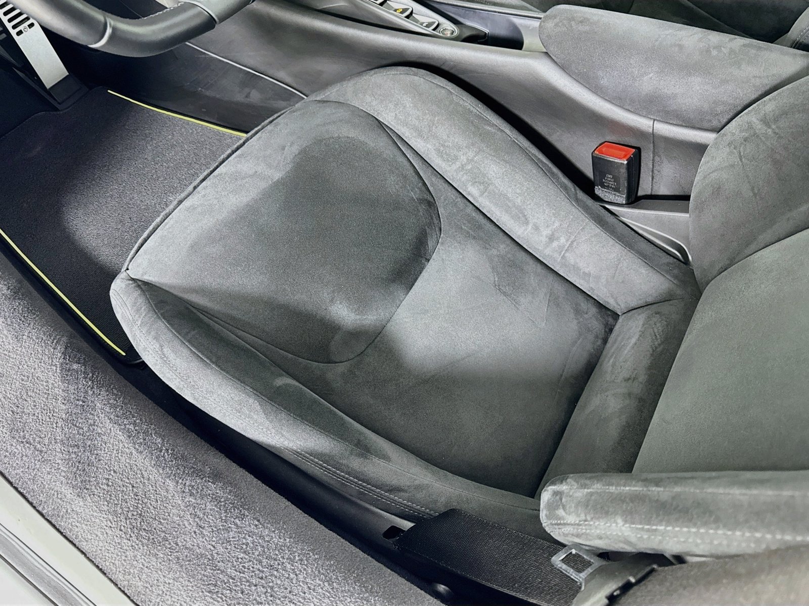 Used 2023 McLaren Artura RWD image 19