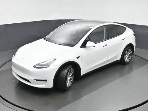 Used 2022 Tesla Model Y Long Range AWD/4WD image 33