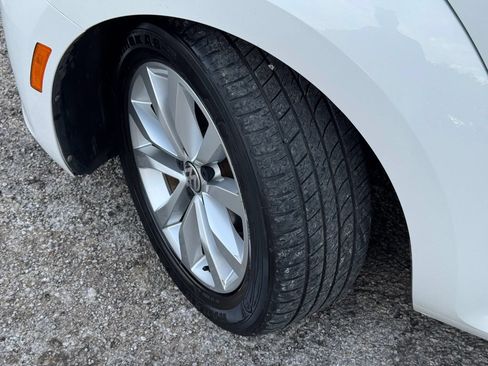 Used 2013 Volkswagen Beetle TDI FWD image 37