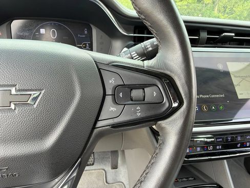 Used 2023 Chevrolet Bolt EUV Premier w/ Sun & Sound Package FWD image 17