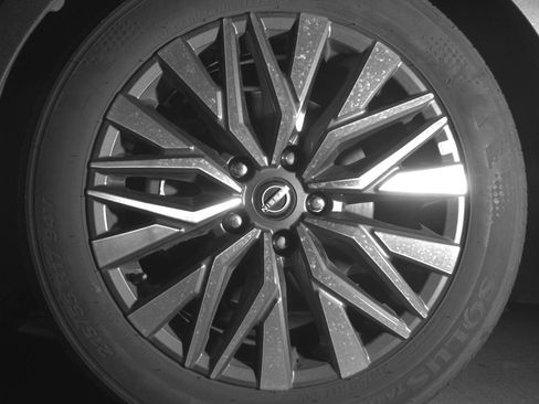 Used 2025 Nissan Altima 2.5 SV FWD image 12