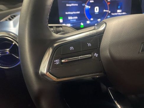 Used 2025 Chevrolet Equinox EV LT w/ Convenience Package image 23