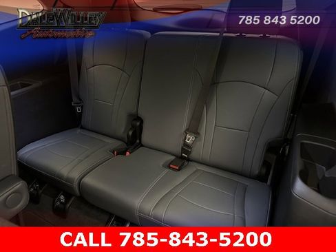 Used 2021 Buick Enclave Essence image 19
