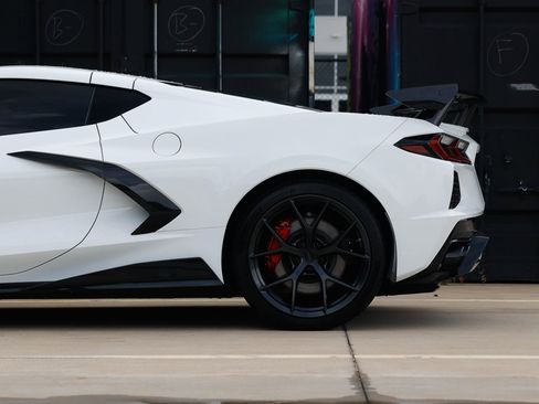 Used 2020 Chevrolet Corvette Stingray Coupe w/ Z51 Performance Package RWD image 29