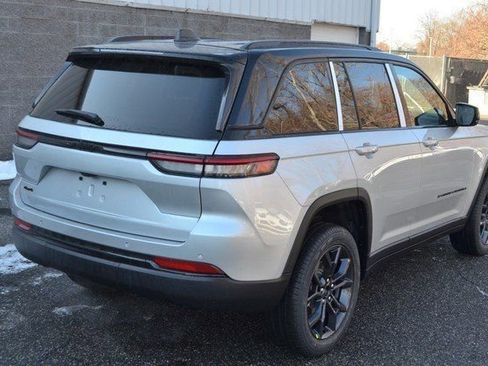 New 2025 Jeep Grand Cherokee Limited image 8