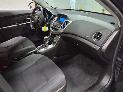 Used 2015 Chevrolet Cruze LT FWD image 19